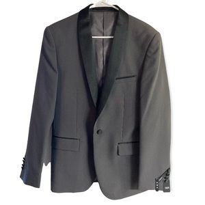 Beautiful suit never used Size 36R